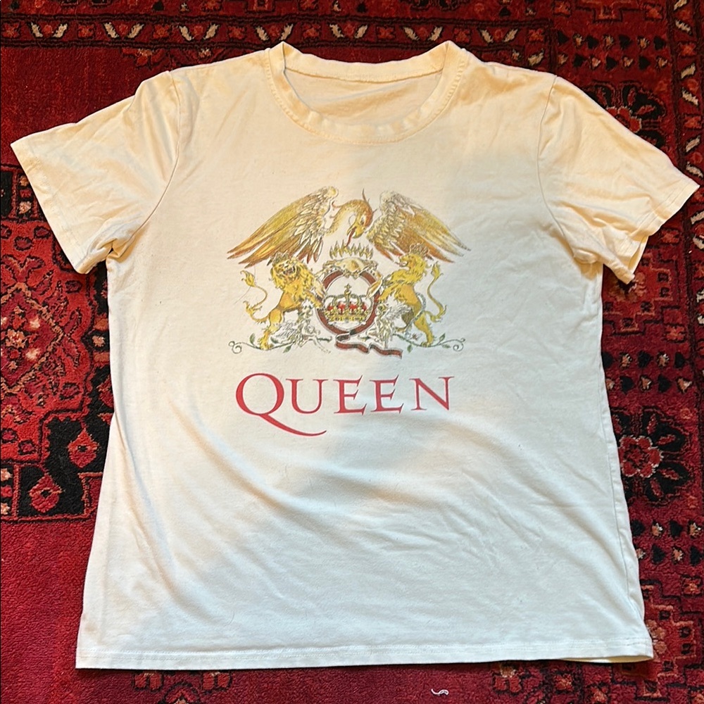 Cream colored Queen Band Tshirt
